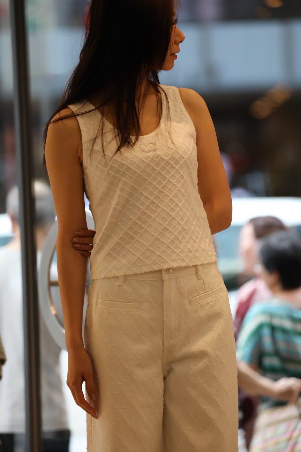  Áo tanktop trám trắng logo xequin 