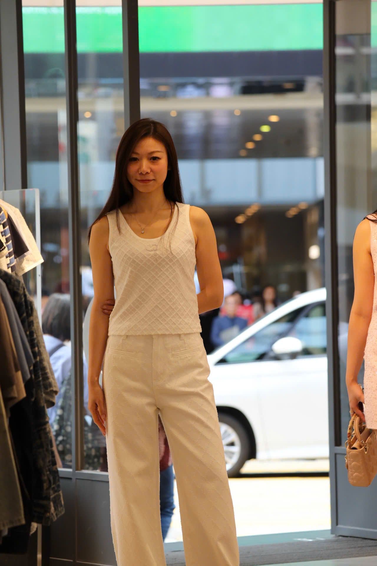  Áo tanktop trám trắng logo xequin 