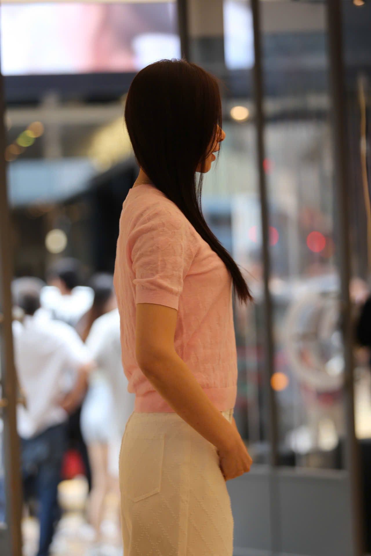  Áo ngắn tay hồng logo tim 