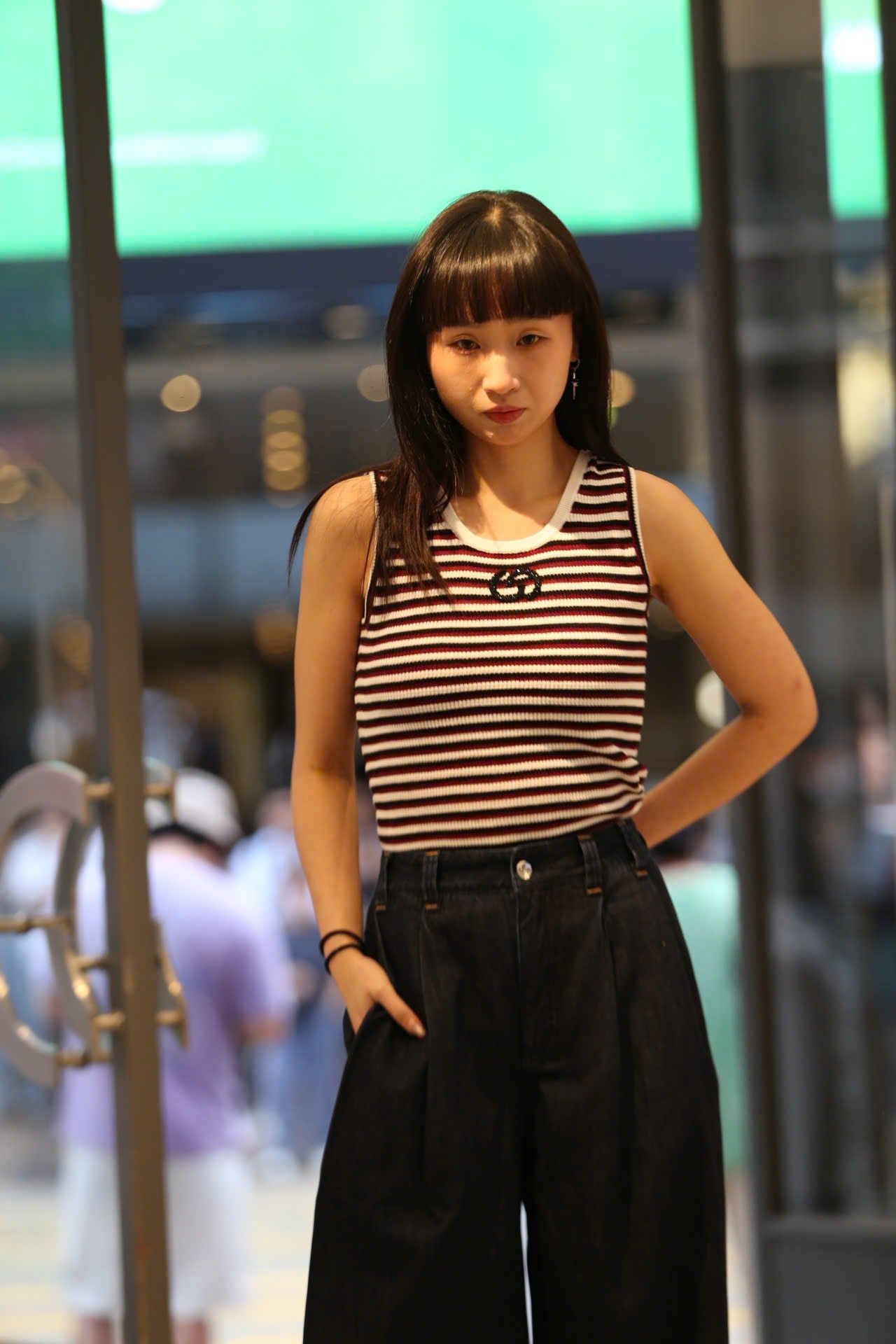  Áo tanktop kẻ đỏ đen 