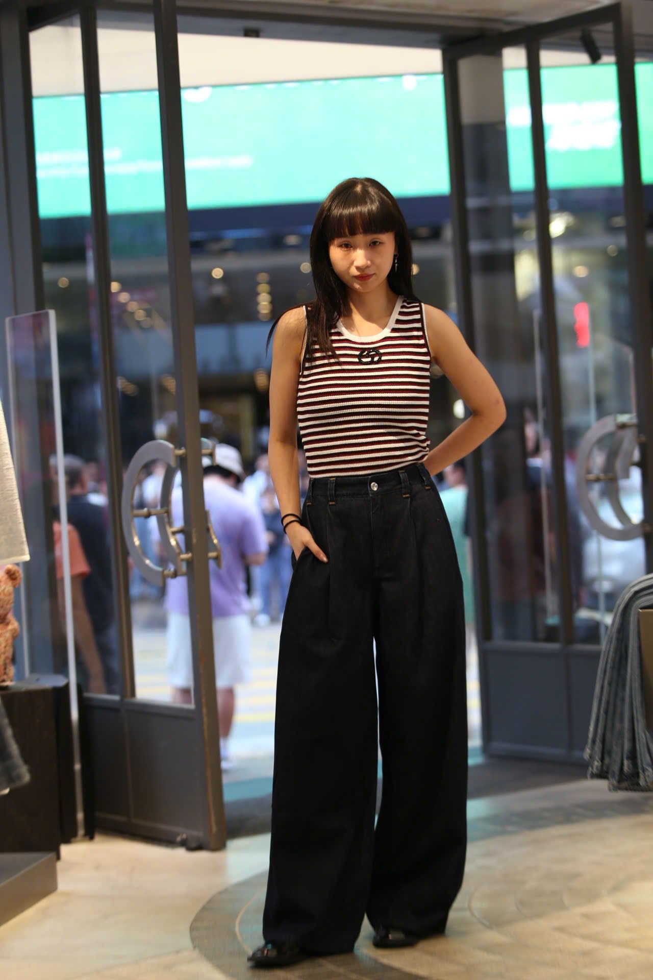  Áo tanktop kẻ đỏ đen 
