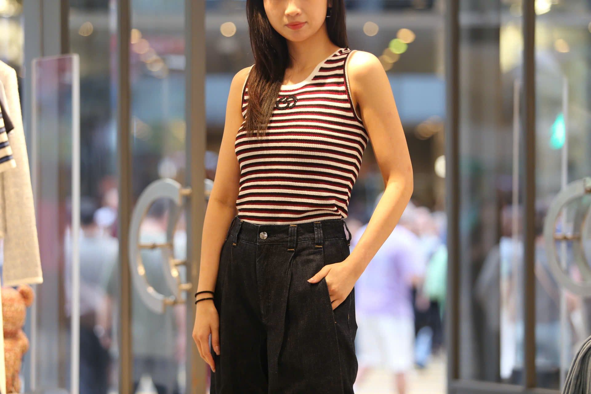  Áo tanktop kẻ đỏ đen 