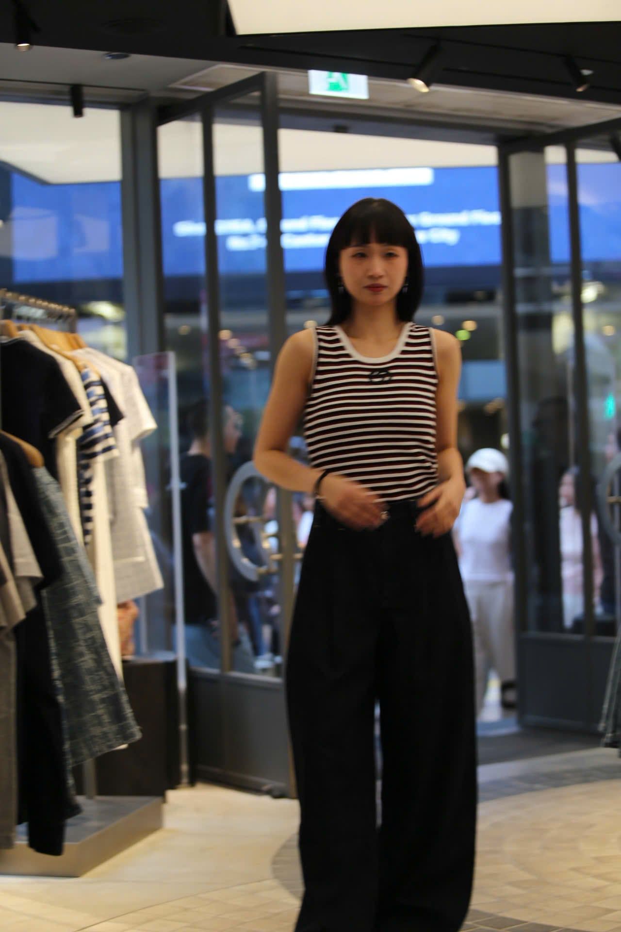  Áo tanktop kẻ đỏ đen 