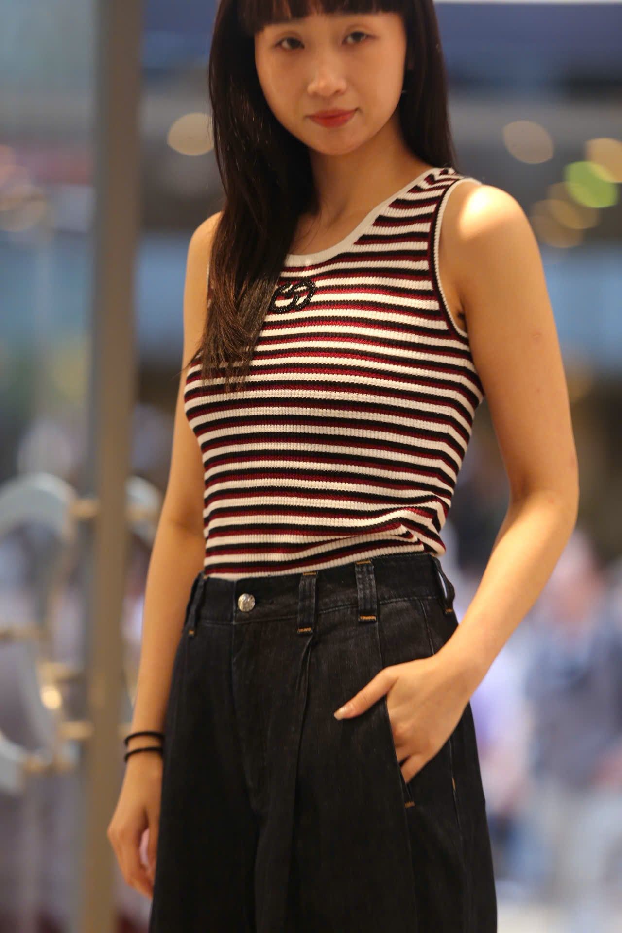  Áo tanktop kẻ đỏ đen 