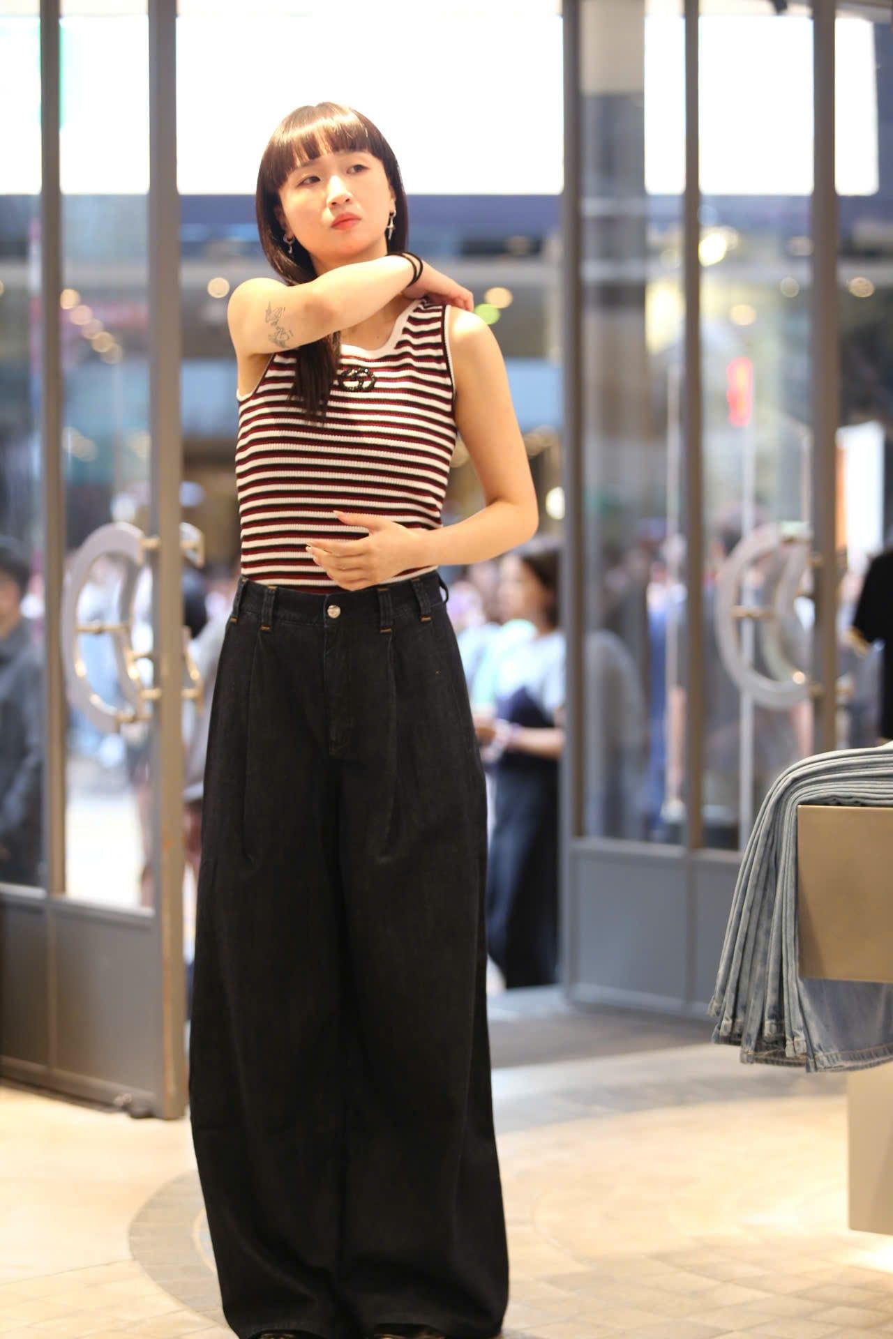  Áo tanktop kẻ đỏ đen 