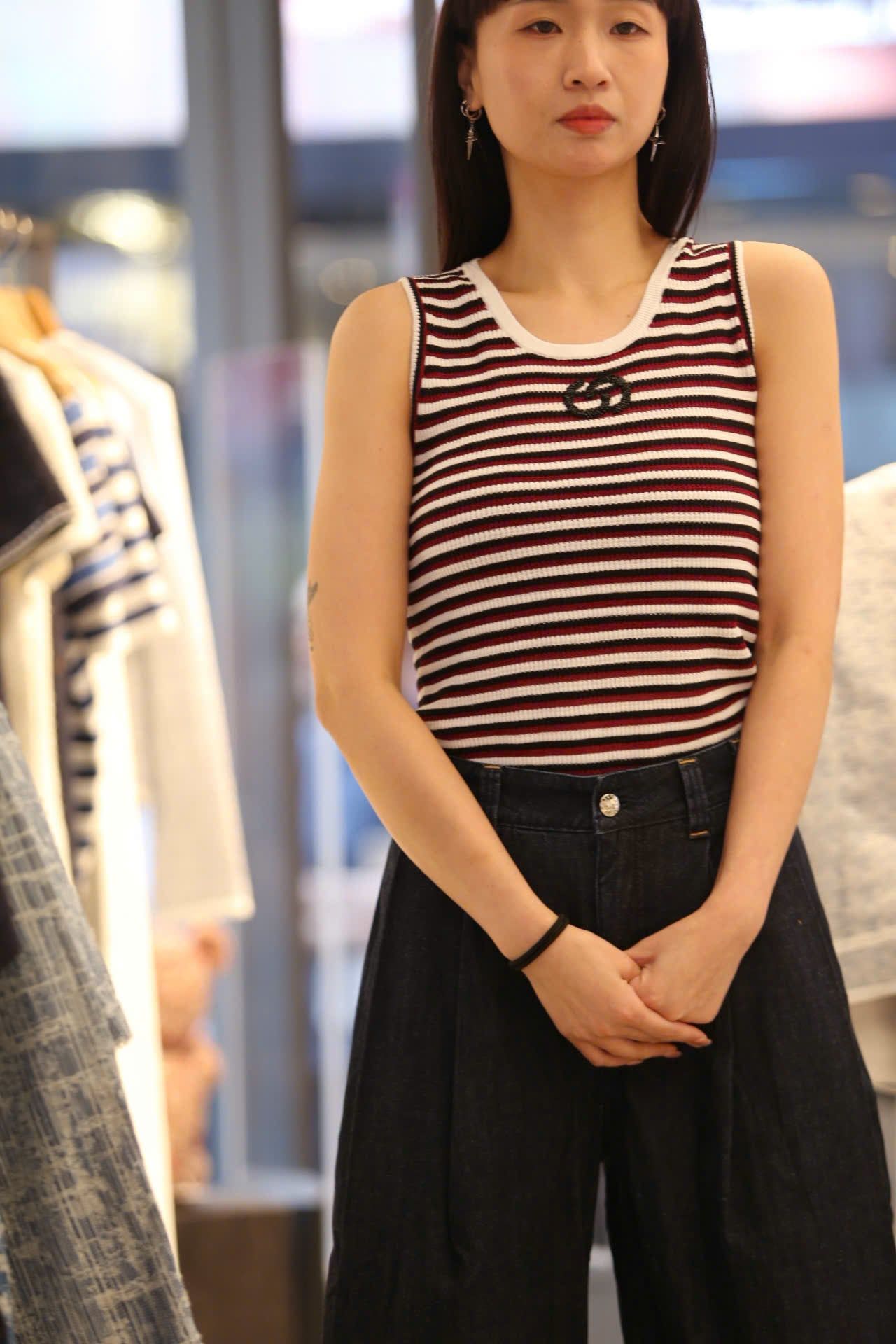  Áo tanktop kẻ đỏ đen 