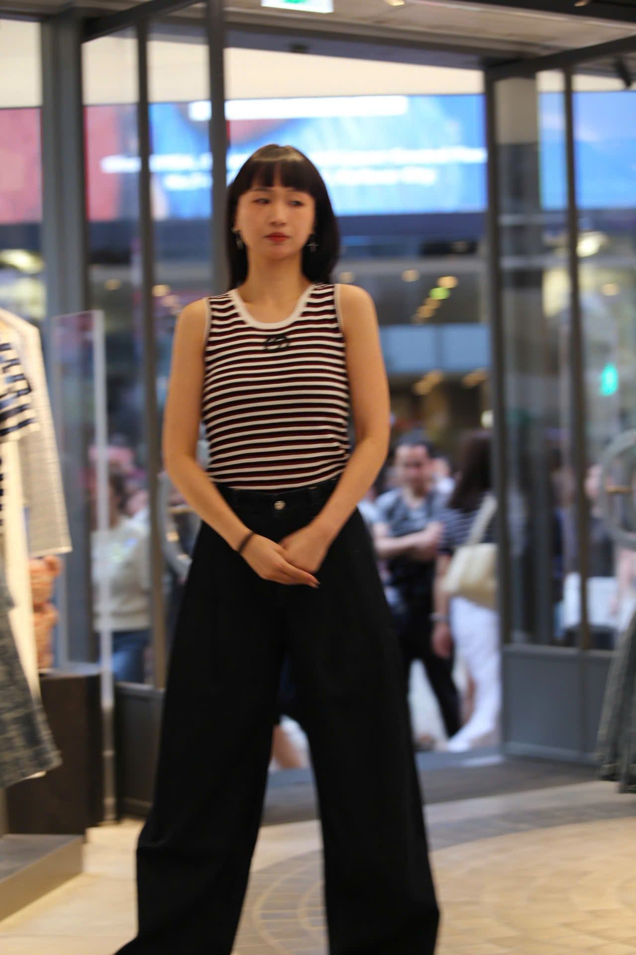  Áo tanktop kẻ đỏ đen 