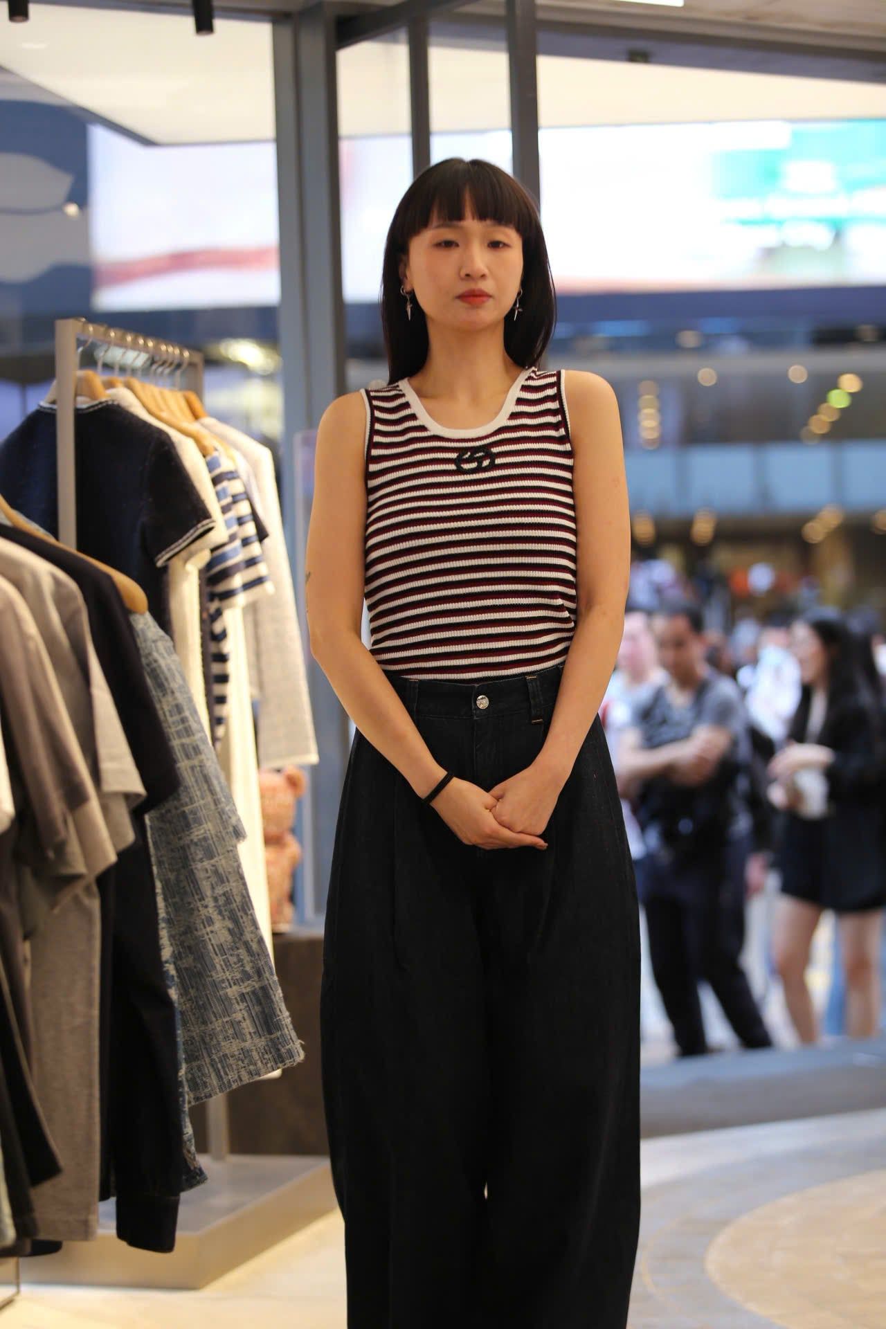  Áo tanktop kẻ đỏ đen 