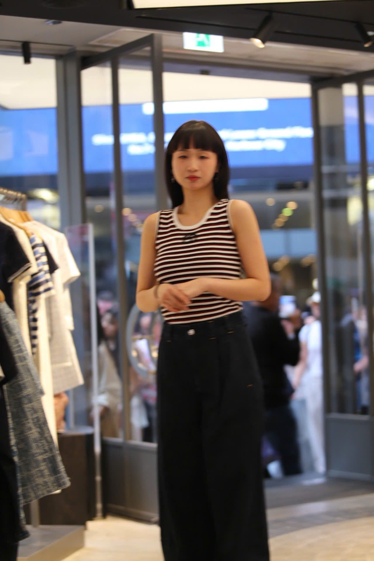  Áo tanktop kẻ đỏ đen 