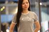  Áo phông xám, logo nơ trắng đính xequin ngực 