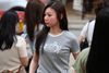  Áo phông xám, logo nơ trắng đính xequin ngực 