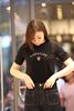  Áo đen huy hiệu gấu hồng đính đá 