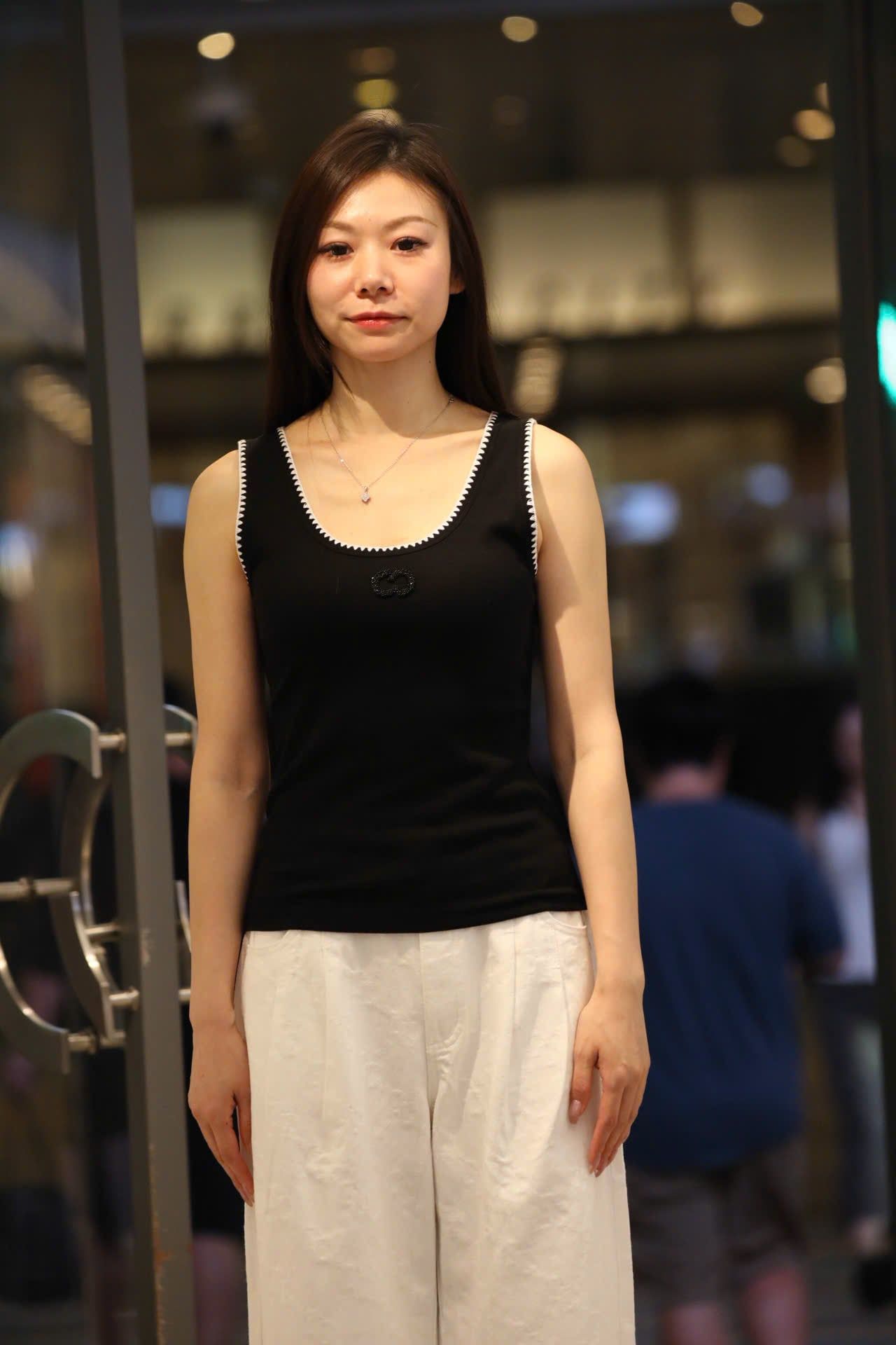  Áo tanktop đen viền trắng ziczac 