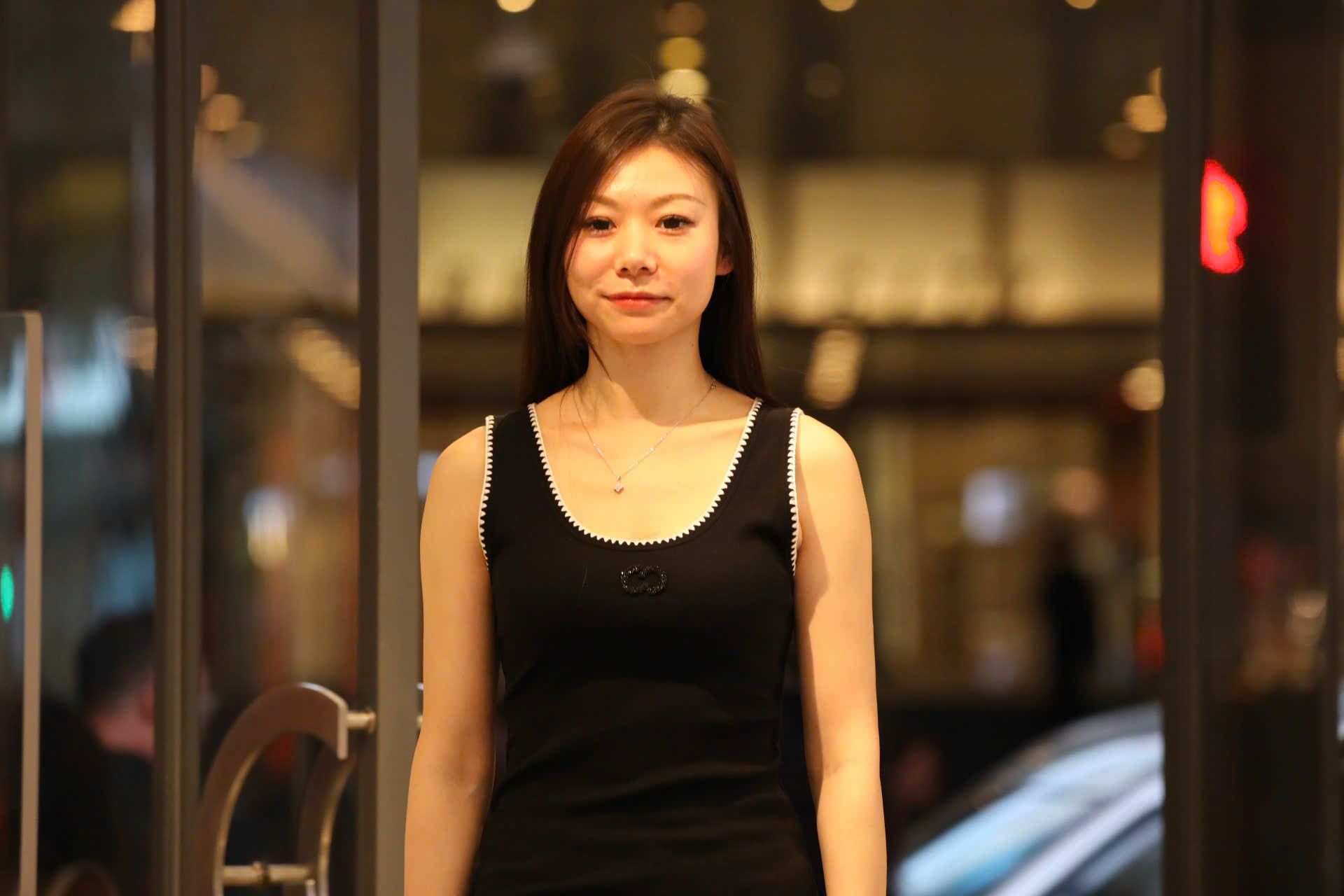  Áo tanktop đen viền trắng ziczac 