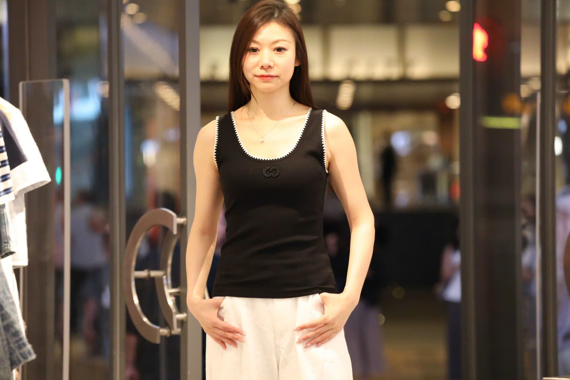  Áo tanktop đen viền trắng ziczac 