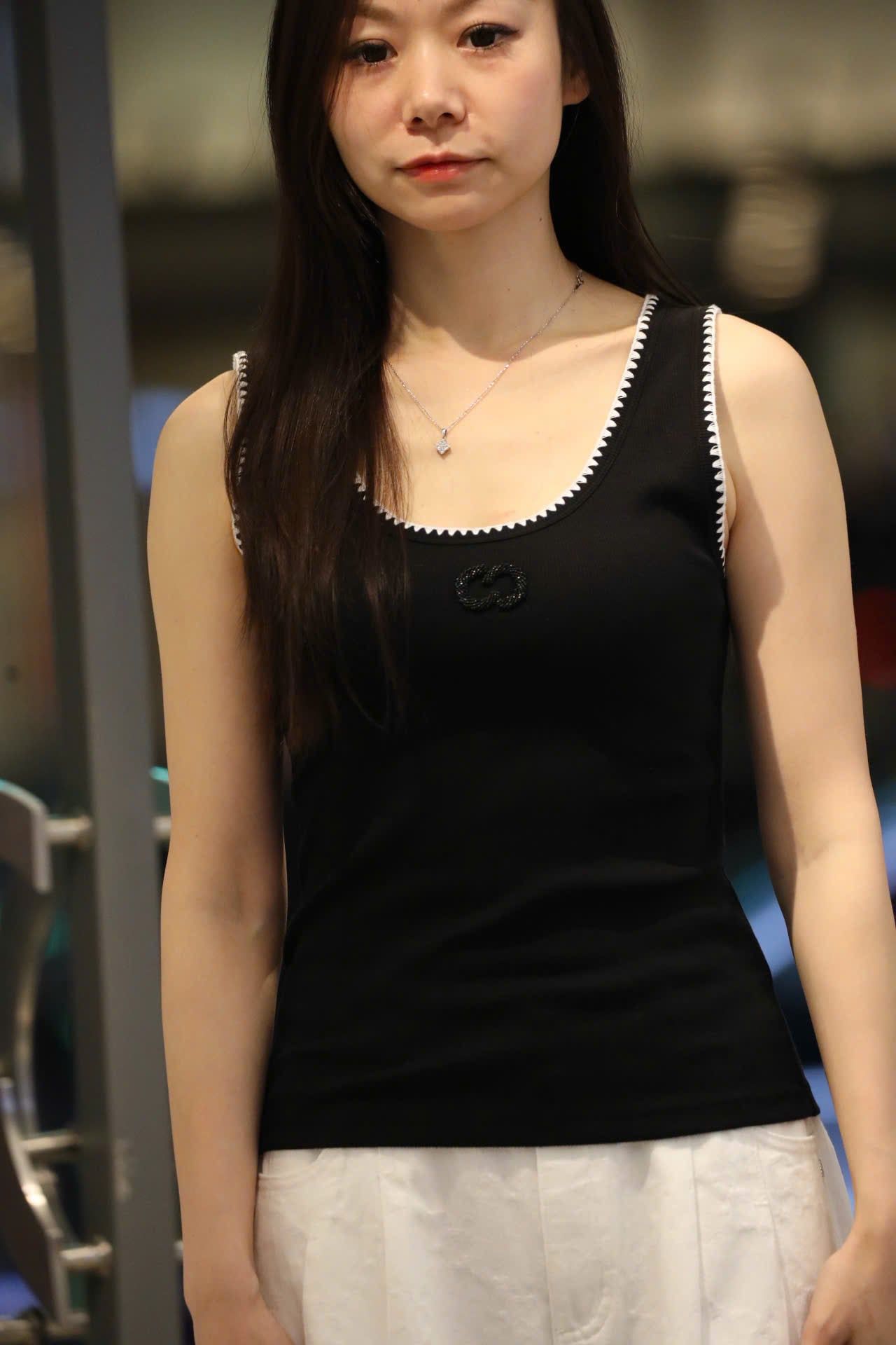  Áo tanktop đen viền trắng ziczac 