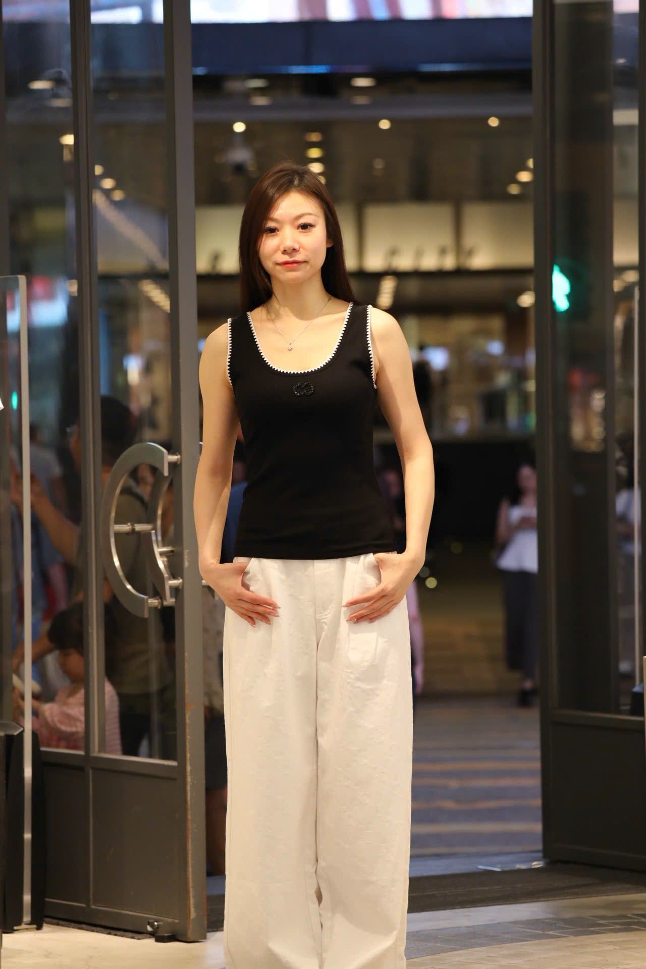  Áo tanktop đen viền trắng ziczac 