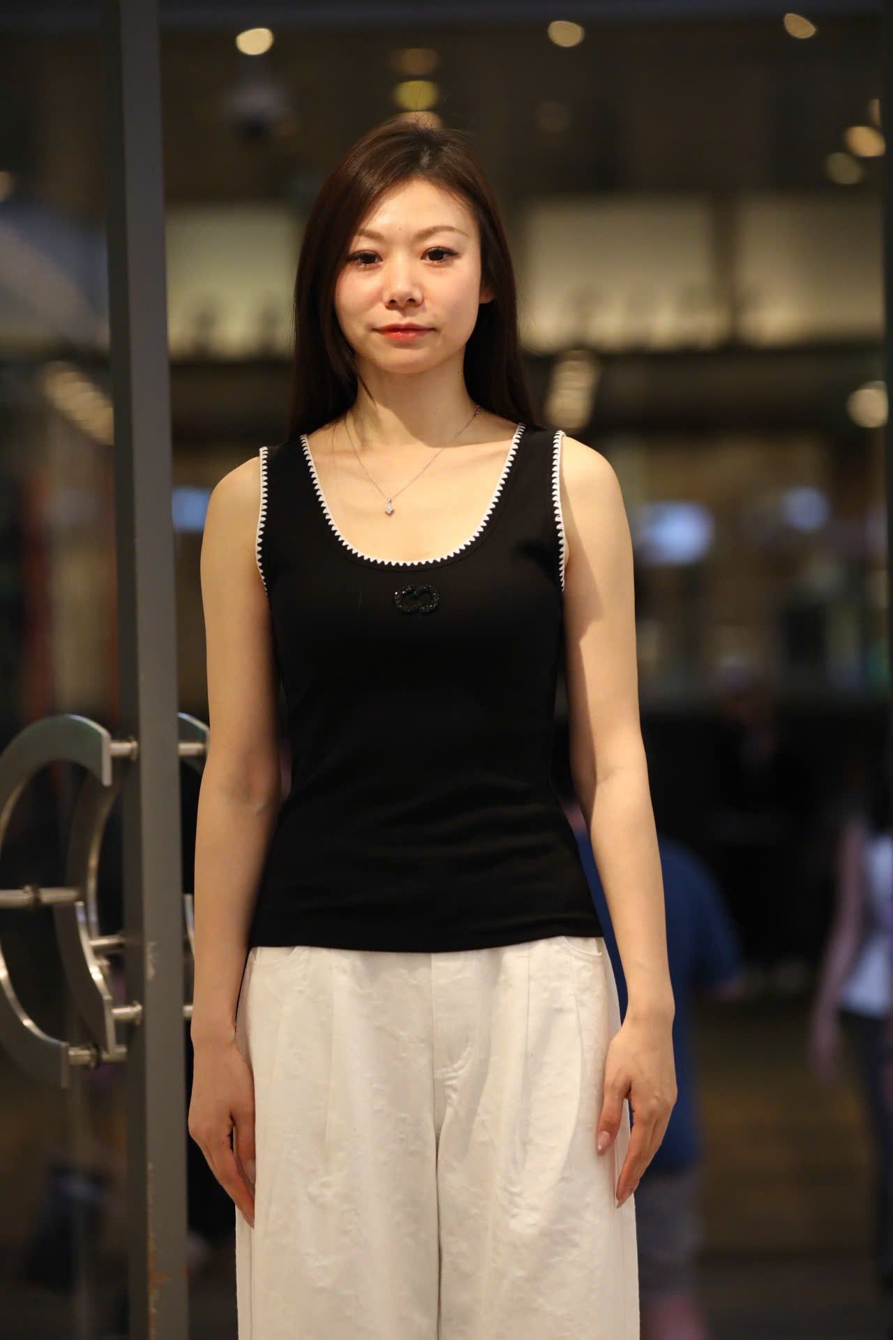  Áo tanktop đen viền trắng ziczac 