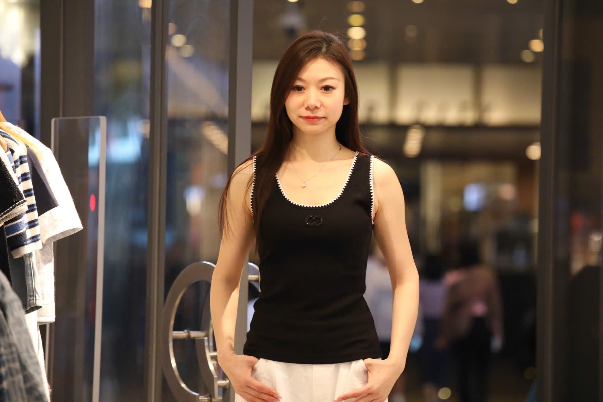  Áo tanktop đen viền trắng ziczac 