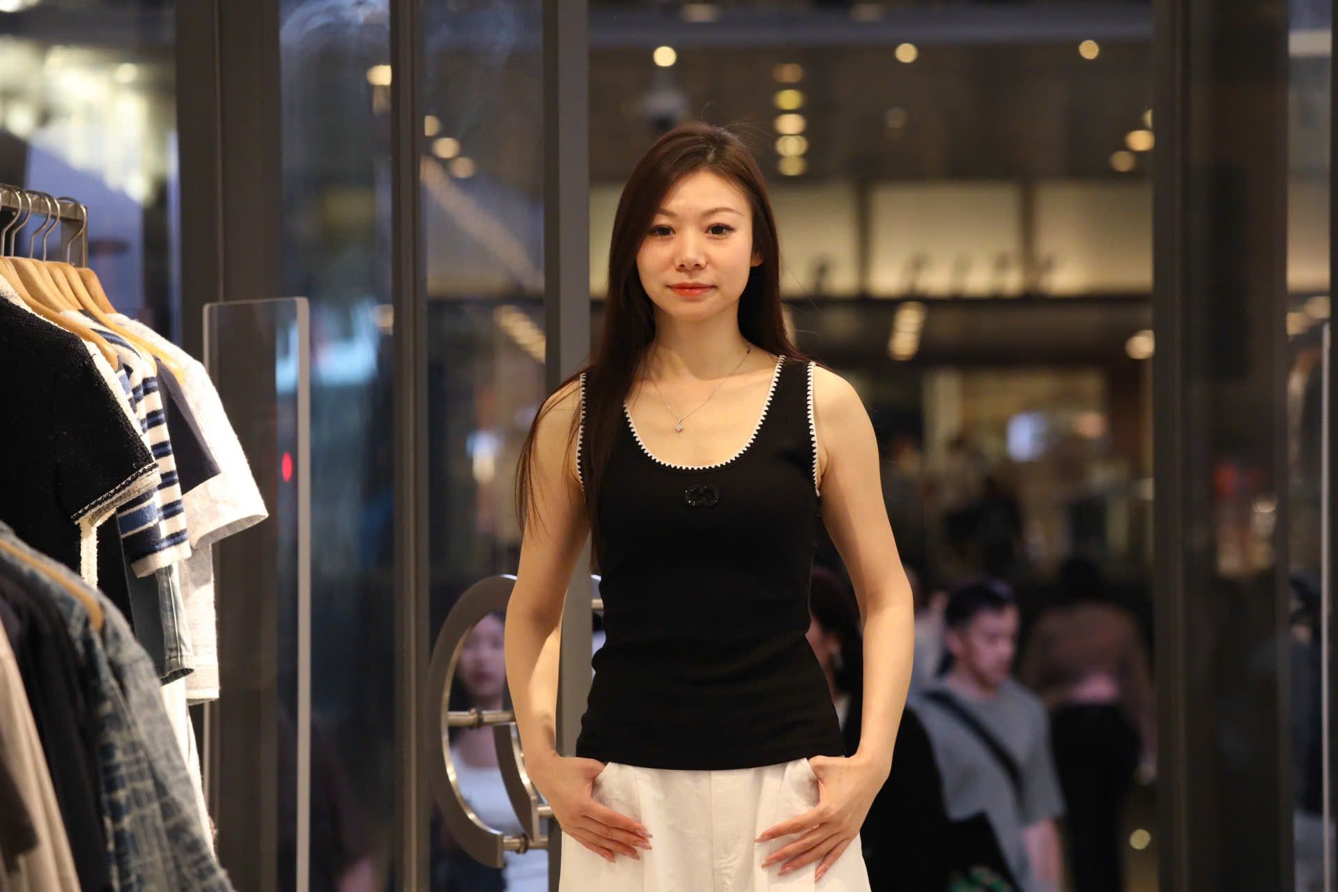  Áo tanktop đen viền trắng ziczac 