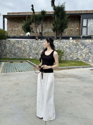  1.Áo tanktop đen viền trắng ziczac 