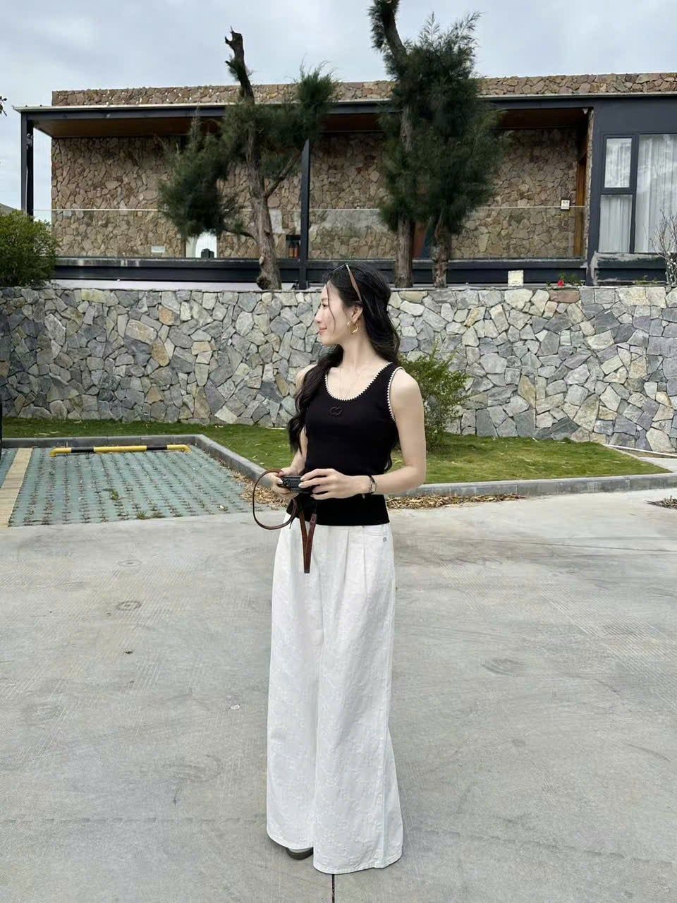  Áo tanktop đen viền trắng ziczac 