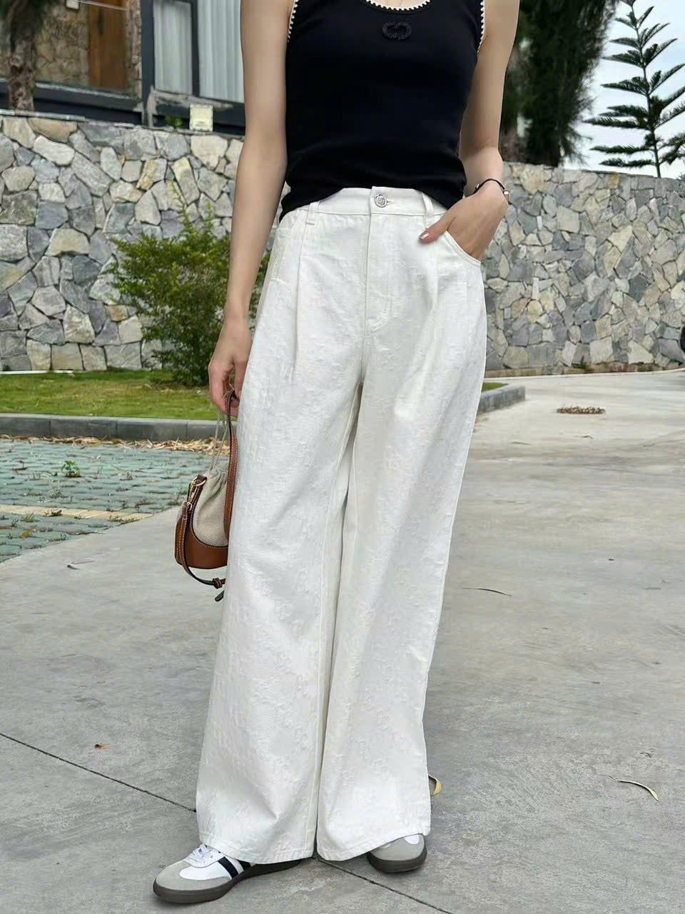  Áo tanktop đen viền trắng ziczac 