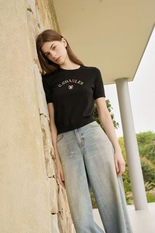  Áo đen huy hiệu gấu hồng đính đá 