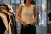  Áo tanktop trắng vải dập nổi hoa 