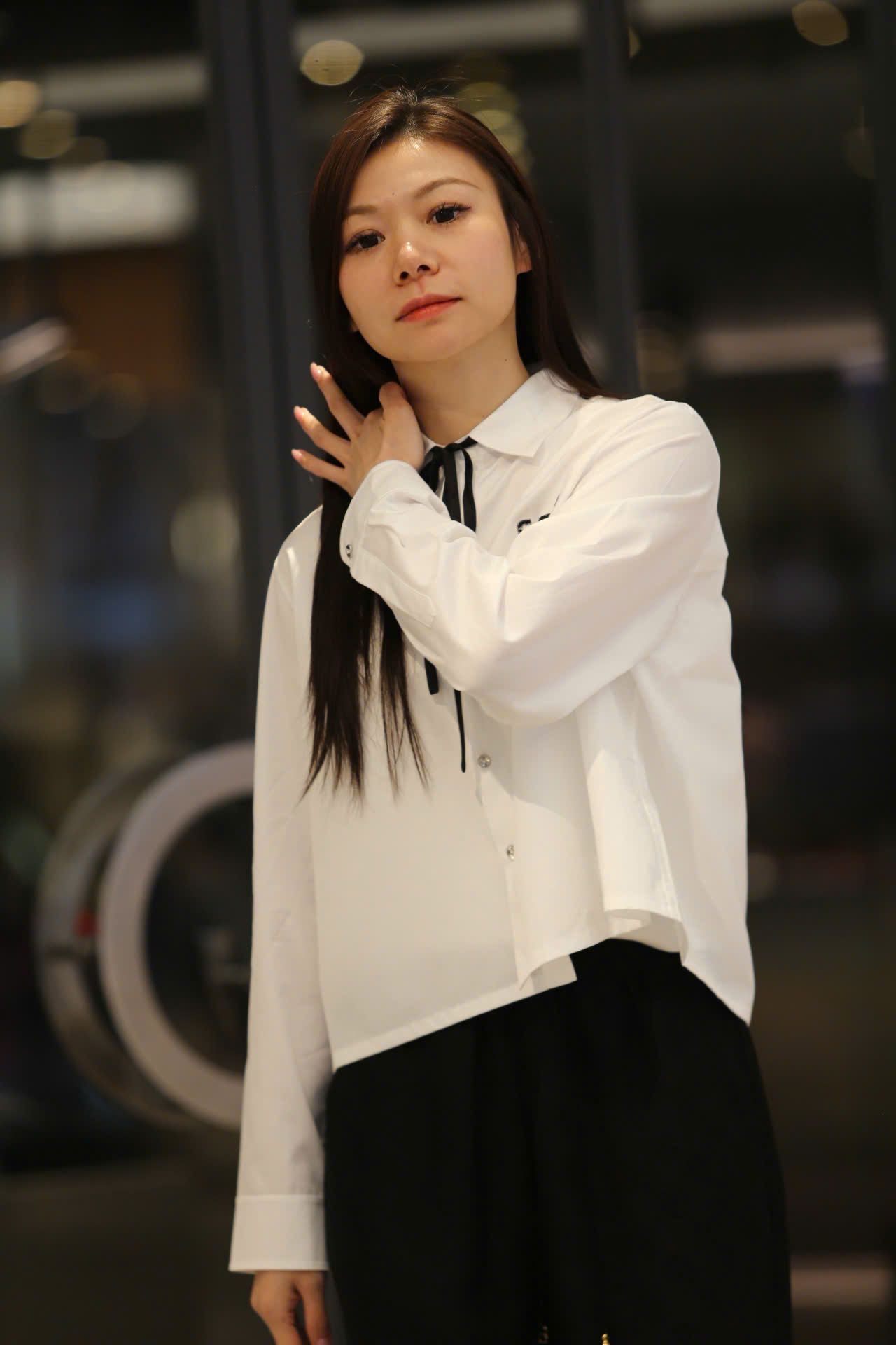  Áo sơ mi trắng kèm dây nơ 
