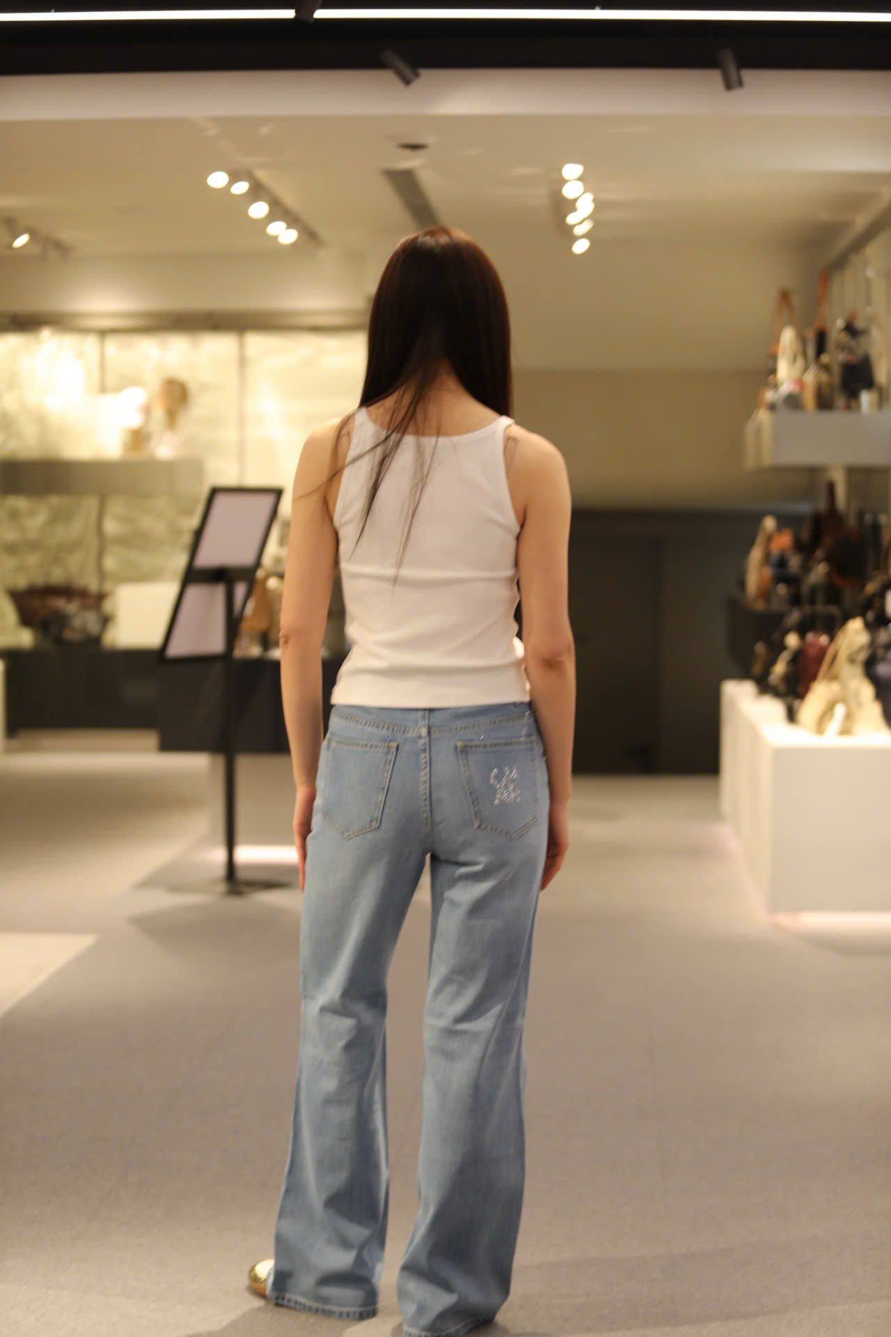  Áo tanktop trắng ngôi sao nhỏ 
