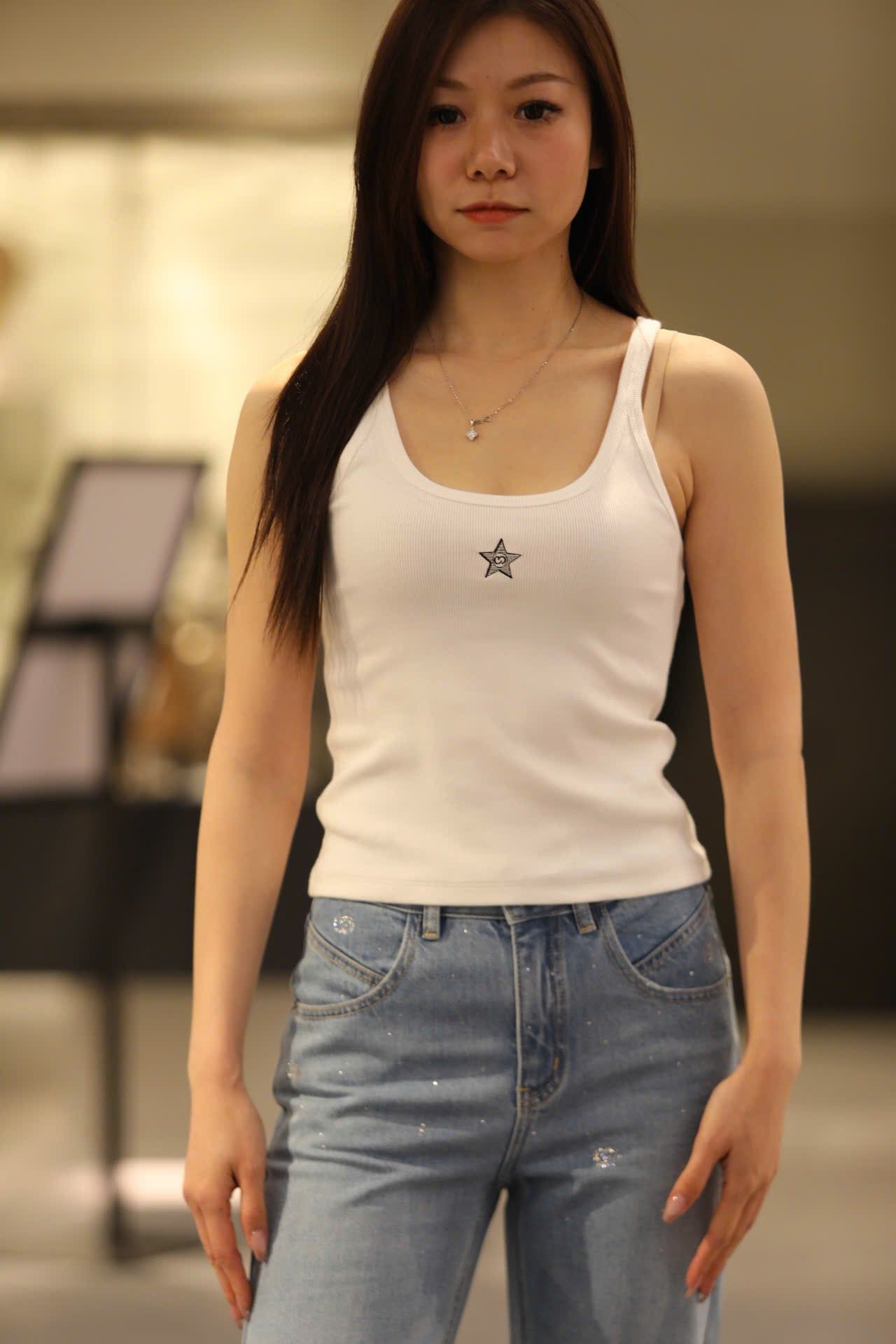  Áo tanktop trắng ngôi sao nhỏ 