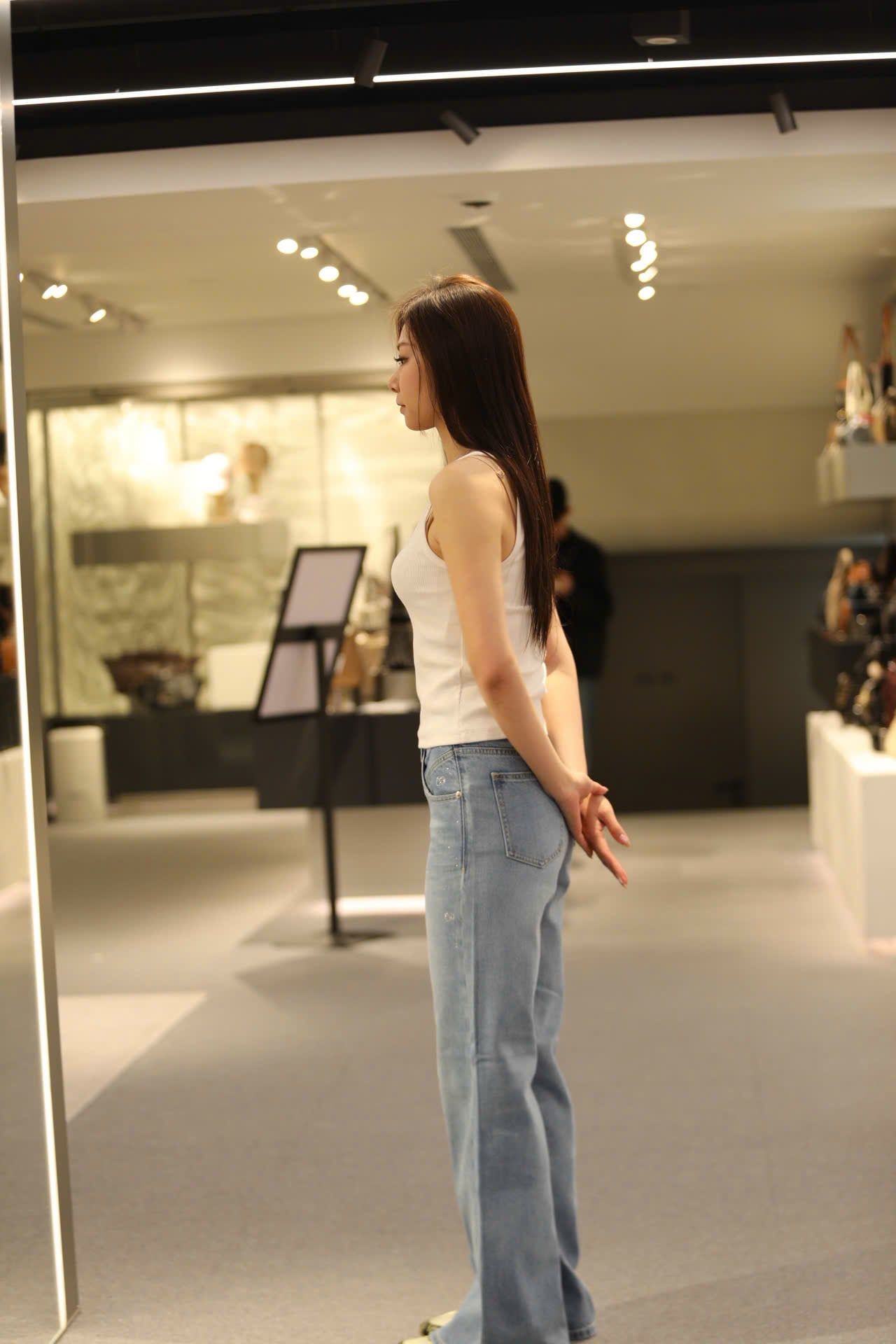  Áo tanktop trắng ngôi sao nhỏ 