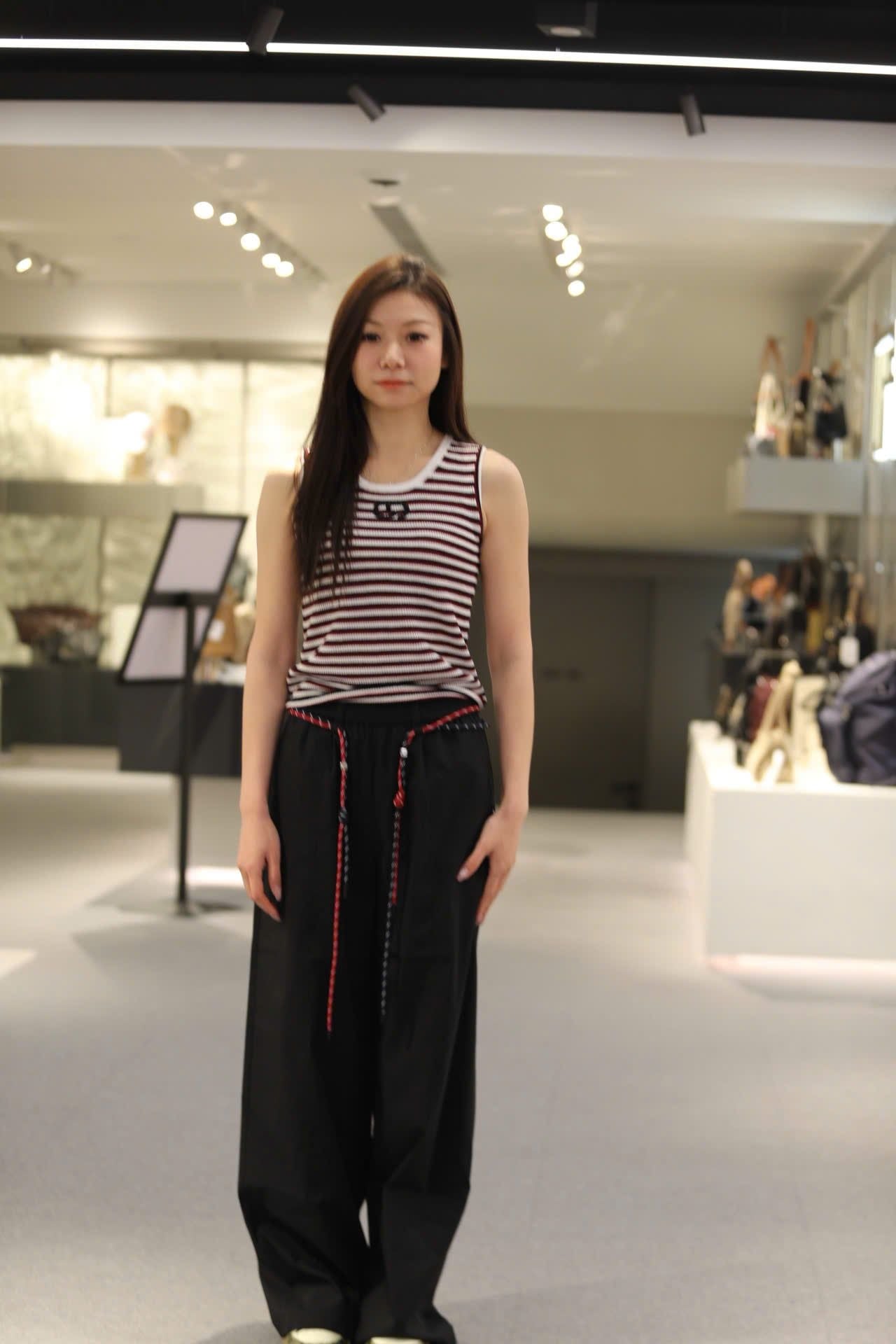  Áo tanktop kẻ đỏ đen 