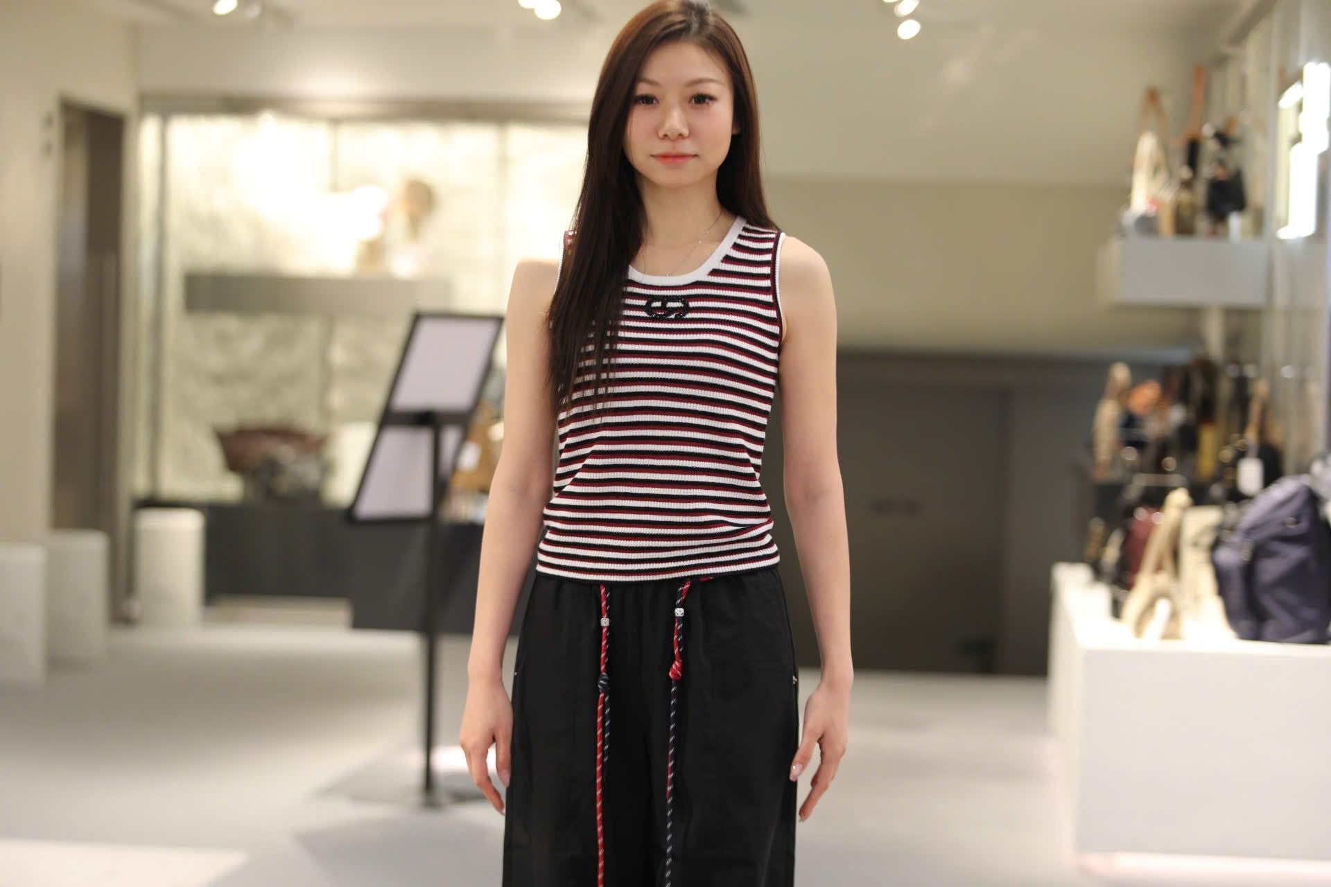 Áo tanktop kẻ đỏ đen 