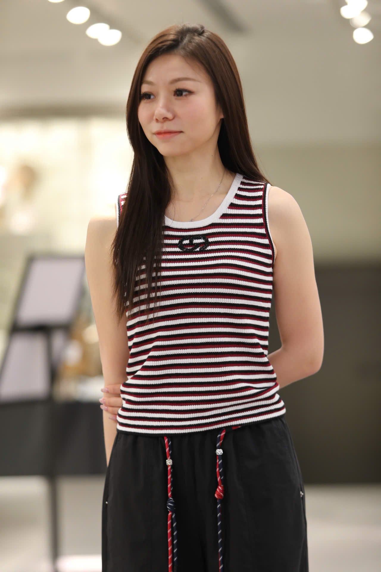  Áo tanktop kẻ đỏ đen 