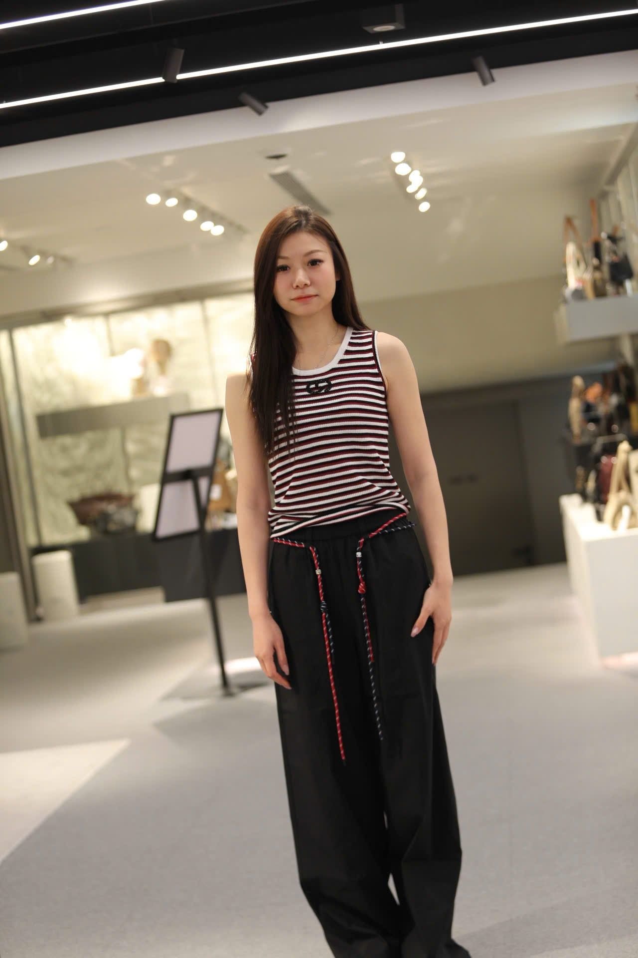  Áo tanktop kẻ đỏ đen 