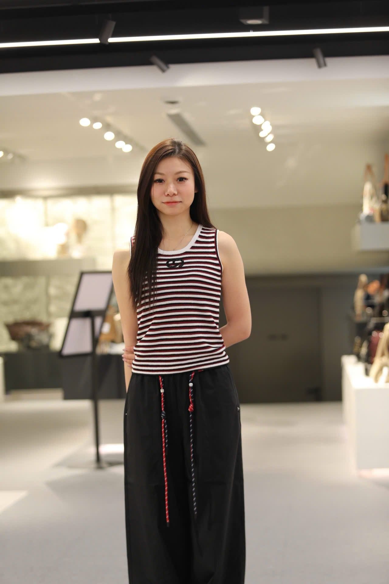  Áo tanktop kẻ đỏ đen 