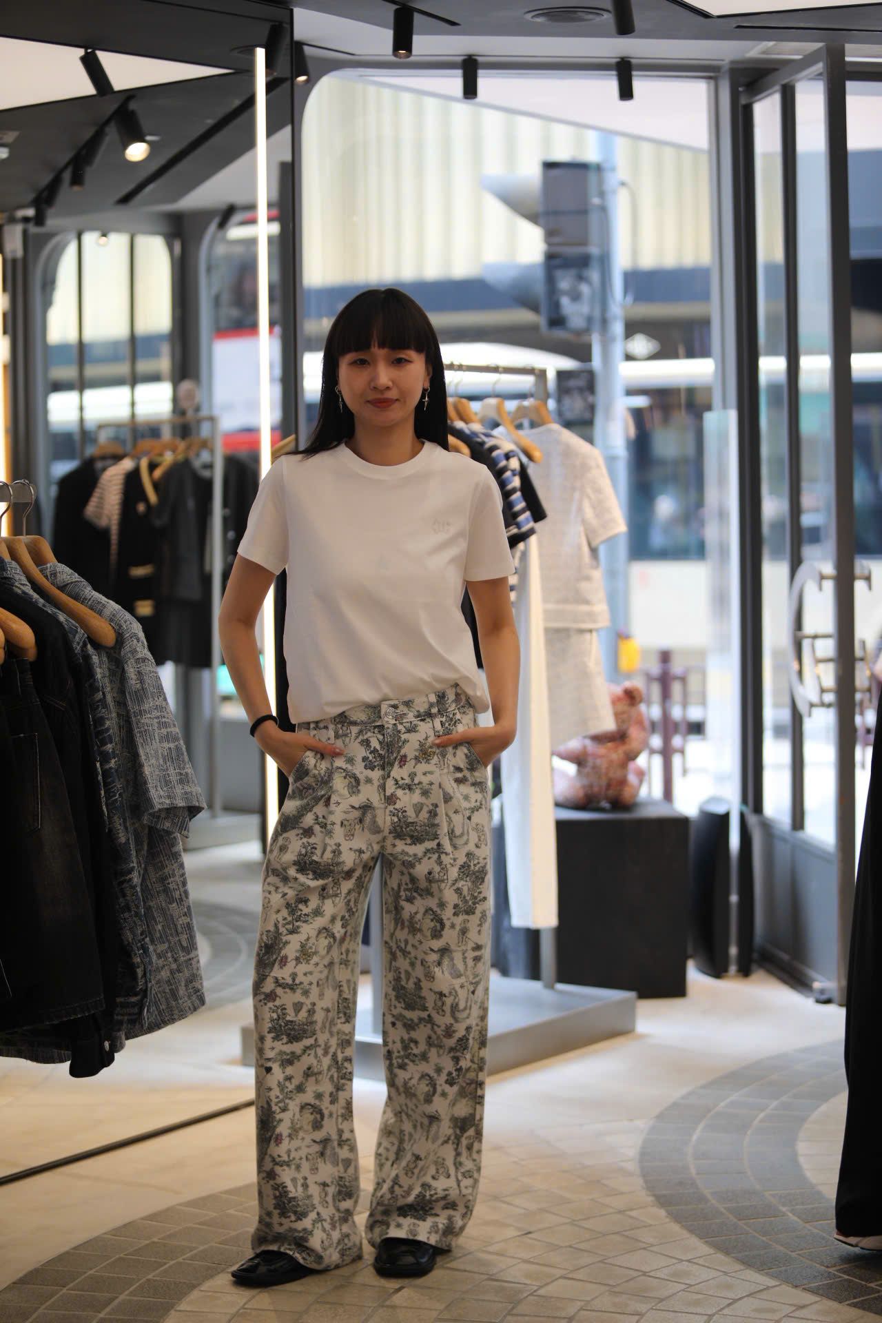  Quần jean trắng họa tiết gấu 