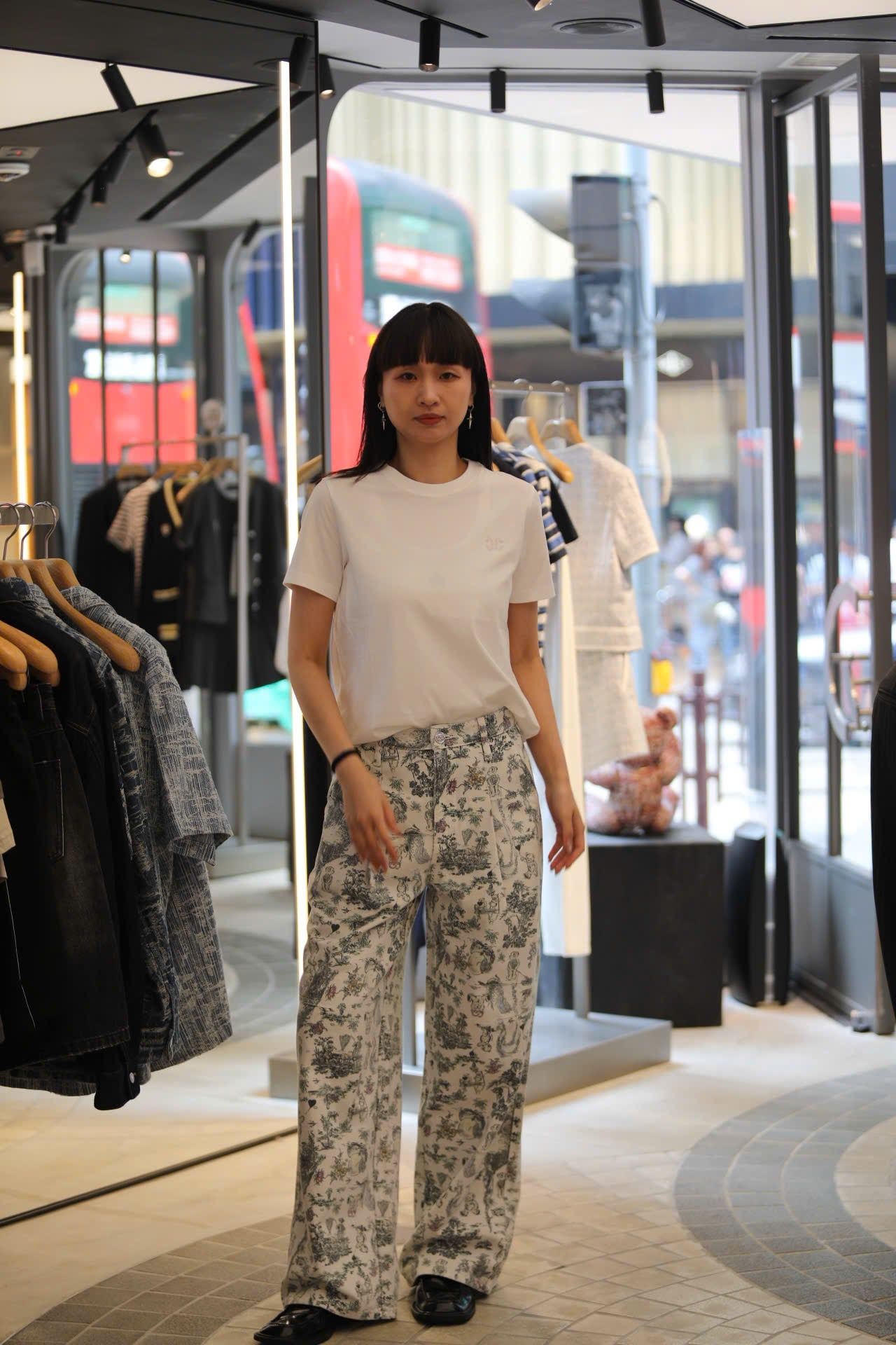  Quần jean trắng họa tiết gấu 