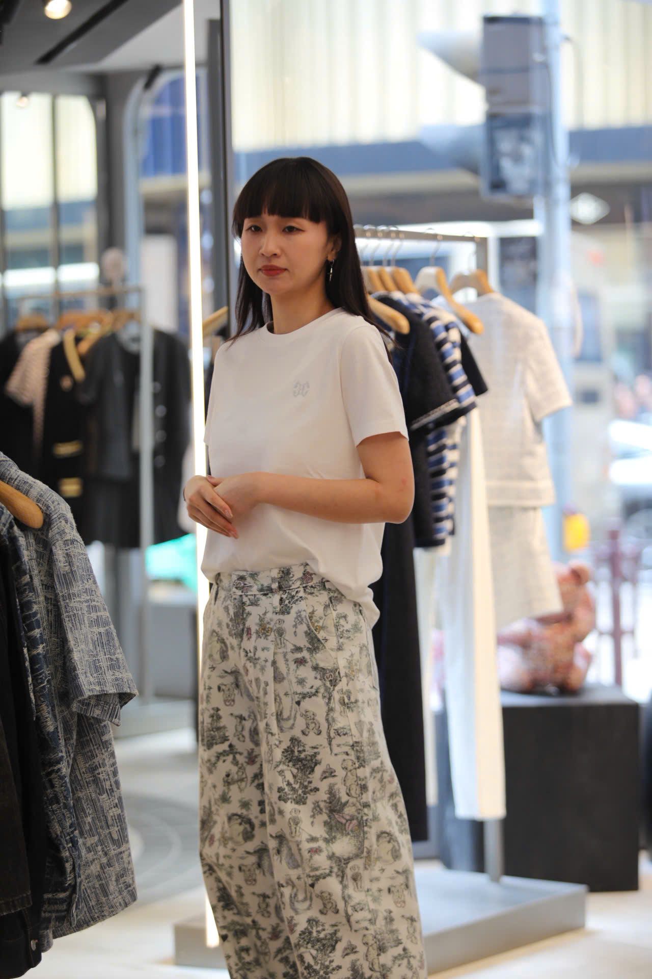  Quần jean trắng họa tiết gấu 