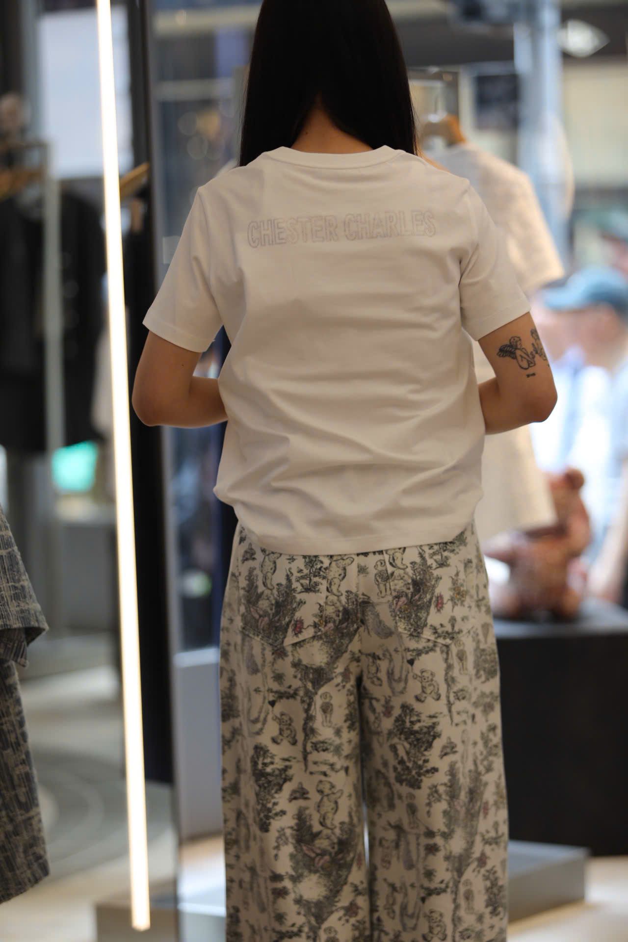  Quần jean trắng họa tiết gấu 