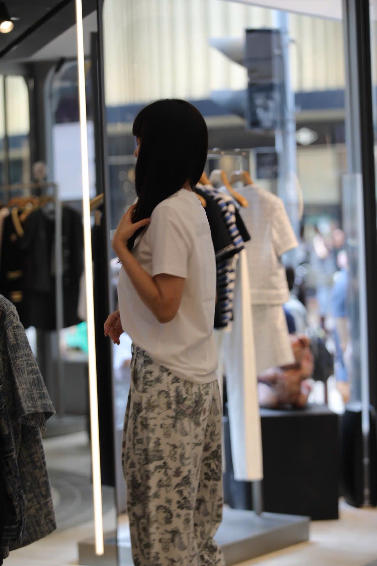  Quần jean trắng họa tiết gấu 