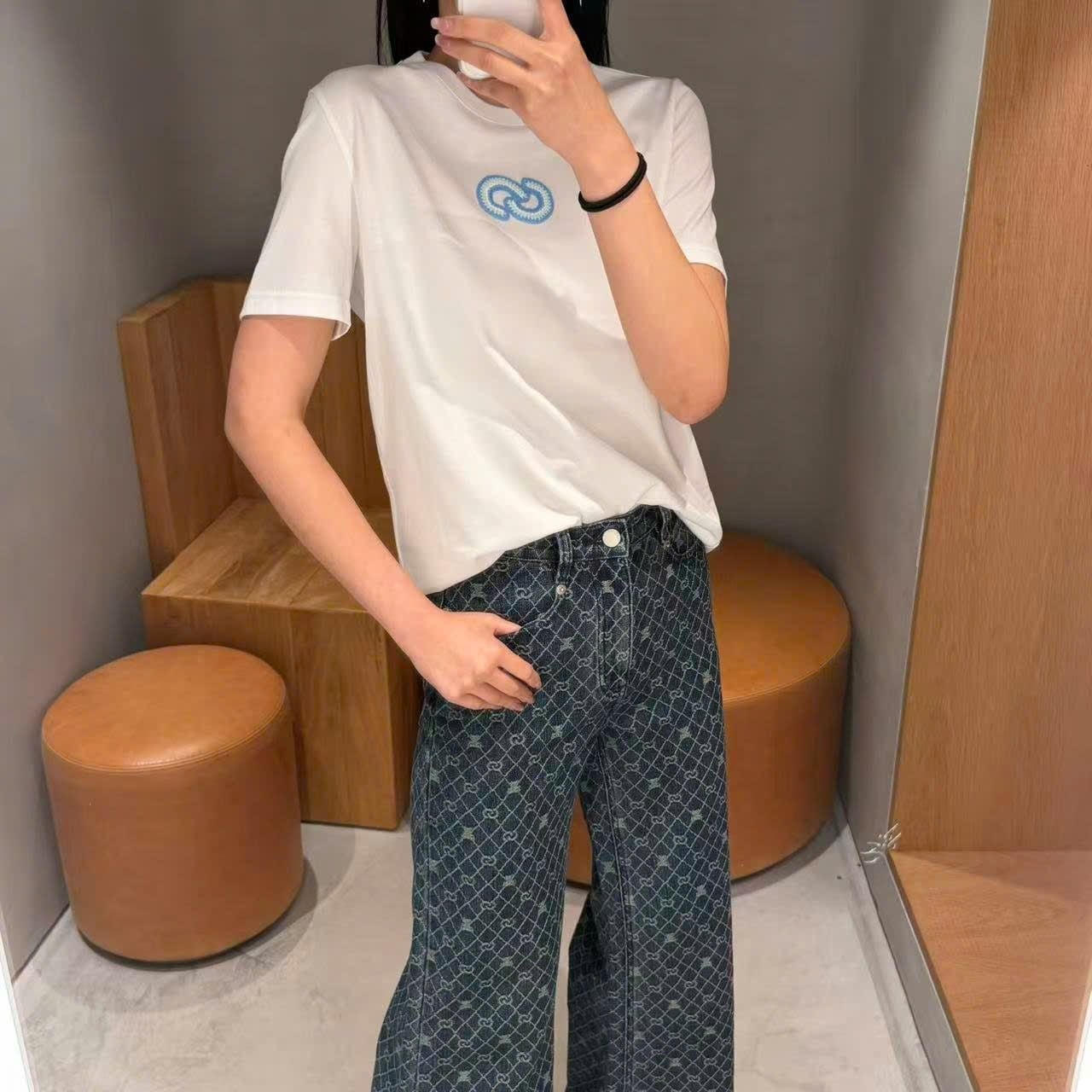  Áo phông trắng logo xanh thêu ngực 