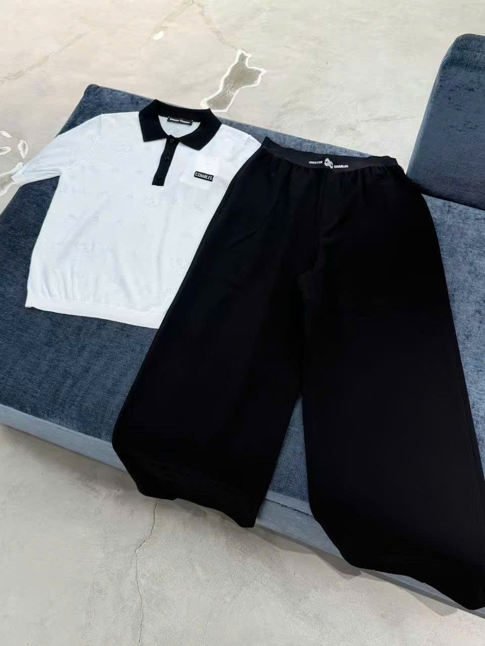  Áo Polo Trắng ngắn tay, cổ đen , Logo chữ ngực 