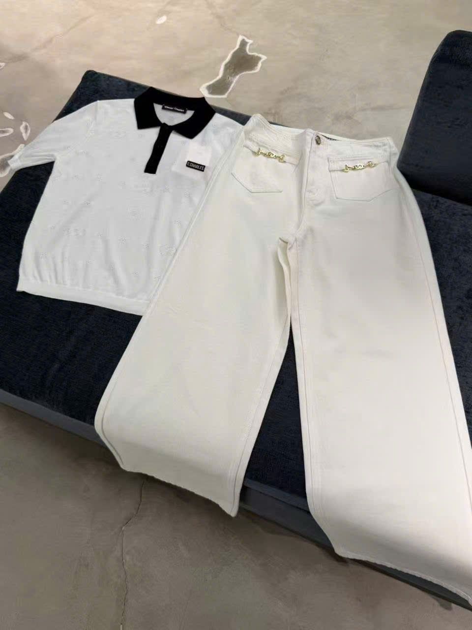  Áo Polo Trắng ngắn tay, cổ đen , Logo chữ ngực 