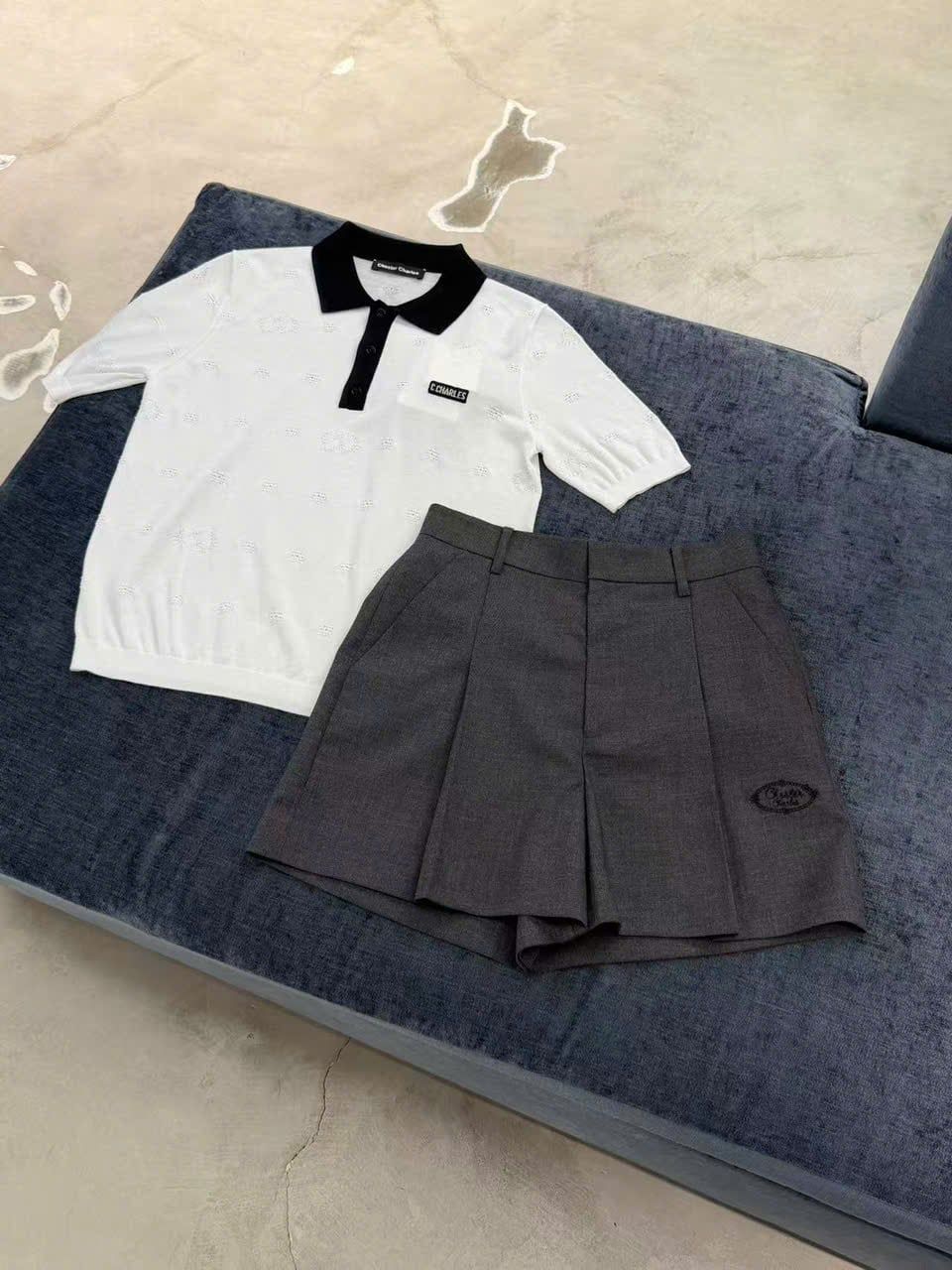  Áo Polo Trắng ngắn tay, cổ đen , Logo chữ ngực 