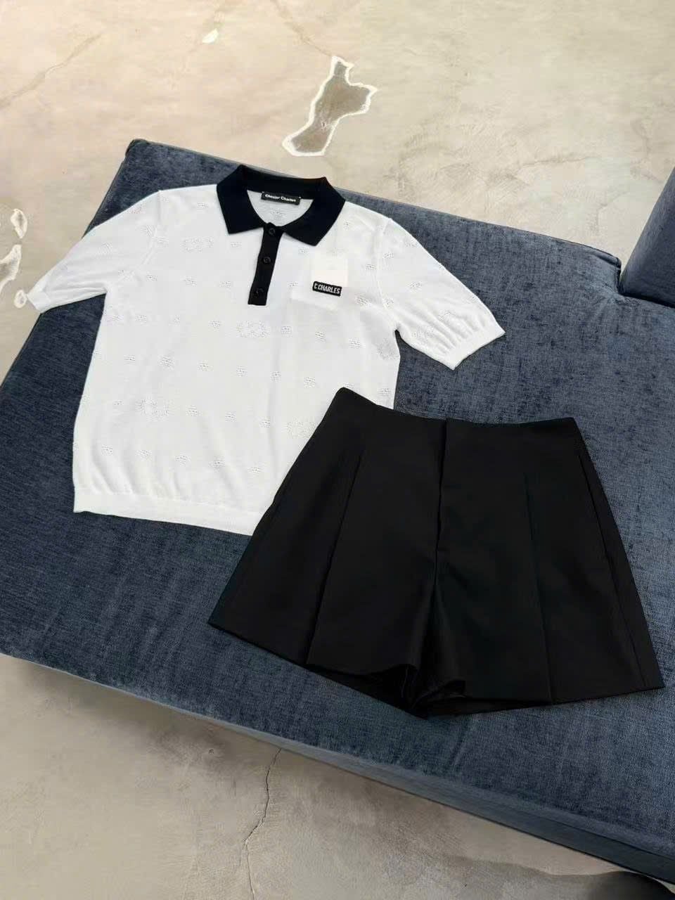  Áo Polo Trắng ngắn tay, cổ đen , Logo chữ ngực 
