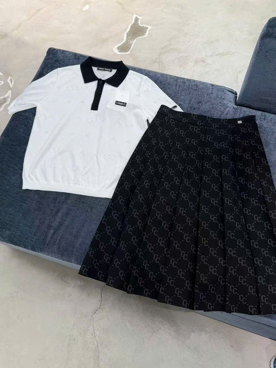  Áo Polo Trắng ngắn tay, cổ đen , Logo chữ ngực 
