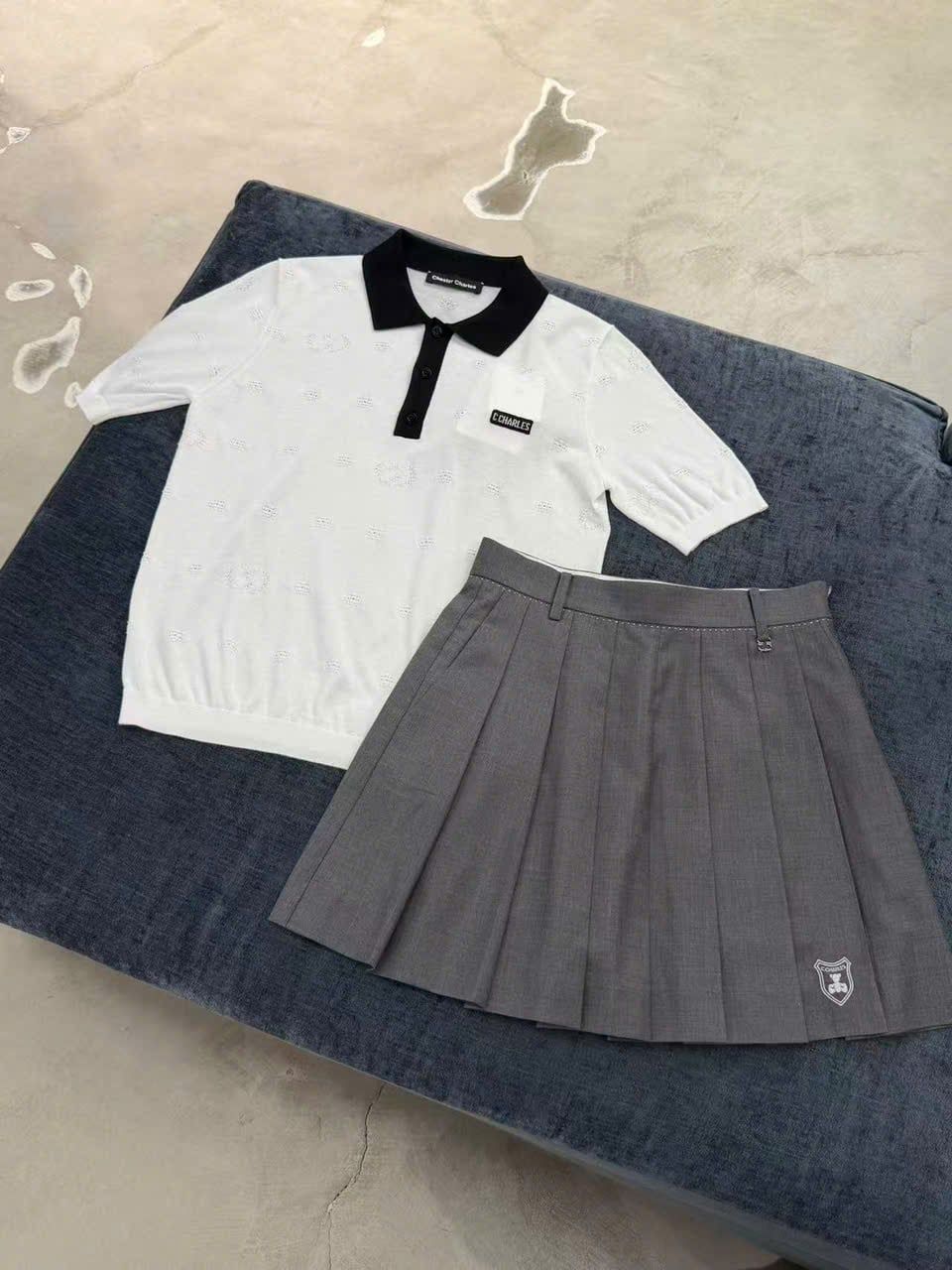  Áo Polo Trắng ngắn tay, cổ đen , Logo chữ ngực 